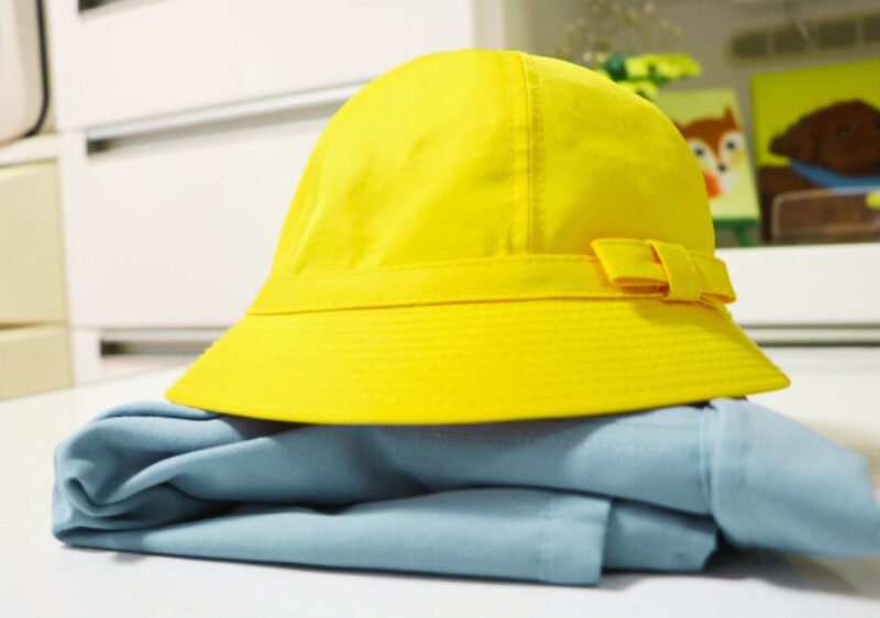 幼稚園の帽子と制服